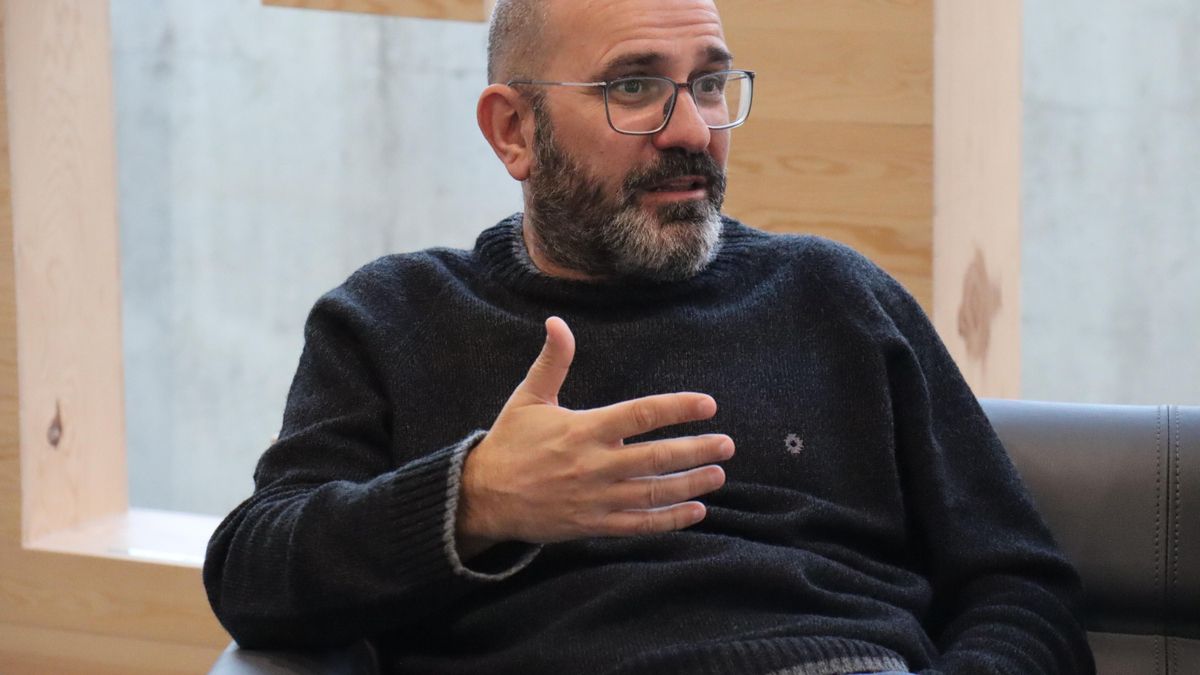 Francisco Seijo, experto en cultura del fuego: «Invertimos en helicópteros, pero no lo suficiente en mantener vivos los pueblos»