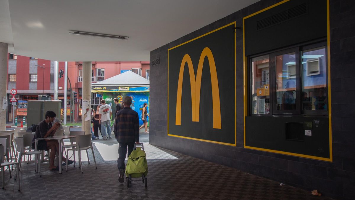 Las franquicias arrinconan a los negocios ‘de toda la vida’ en La Laguna: »Es el fracaso del turismo de masas»