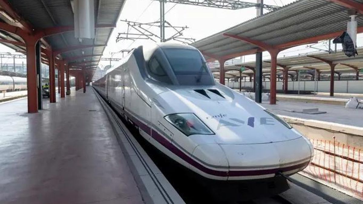 Suspendida la circulación en la línea de AVE Madrid-Andalucía por el incendio de un convoy en Argamasilla de Calatrava