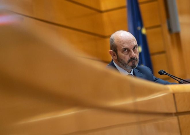 El presidente del Senado, Pedro Rollán, eliminó de su currículum que era diplomado y tenía dos másteres por no ser títulos oficiales