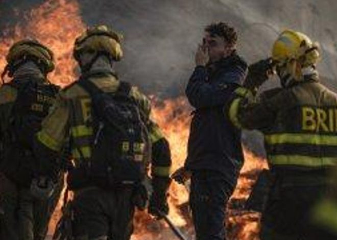 Cuatro bomberos heridos, uno de ellos grave, en los incendios que asolan la provincia de Ourense