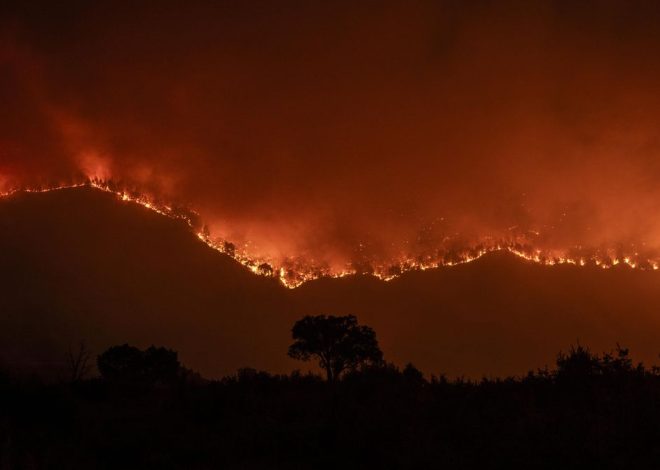 El viento de madrugada agrava los incendios en Asturias