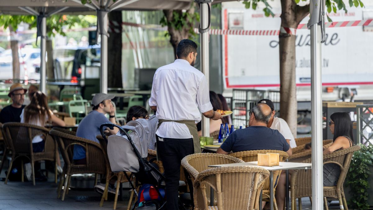 La OIT pide a España que reduzca la jornada laboral diaria y pague más las horas extra