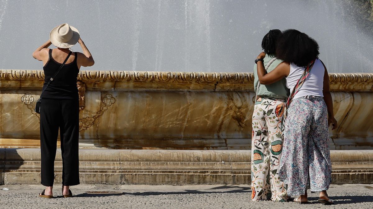 El calor se extiende por España y la Aemet activa avisos en ocho comunidades