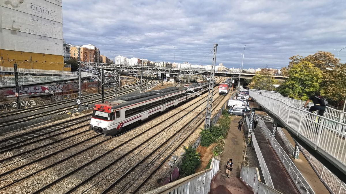 Renfe y Cercanías pararon sus trenes de València en dirección a la zona cero de la dana dos horas antes que el Metro de Mazón
