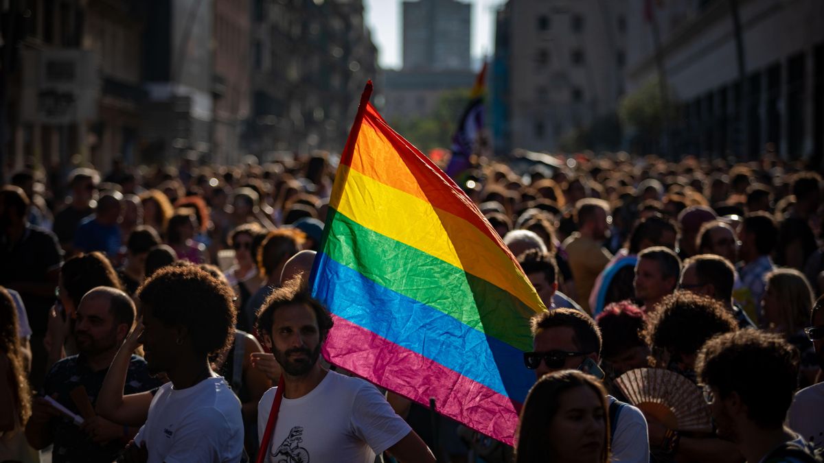 El PP catalán se suma a Vox y reclama derogar la ley contra la homofobia pionera en España