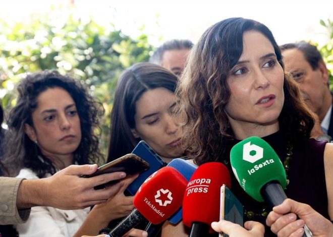 Ayuso afirma que «la Justicia sigue implacable» con Begoña Gómez tras cuestionar a la jueza que mandó al banquillo a su pareja