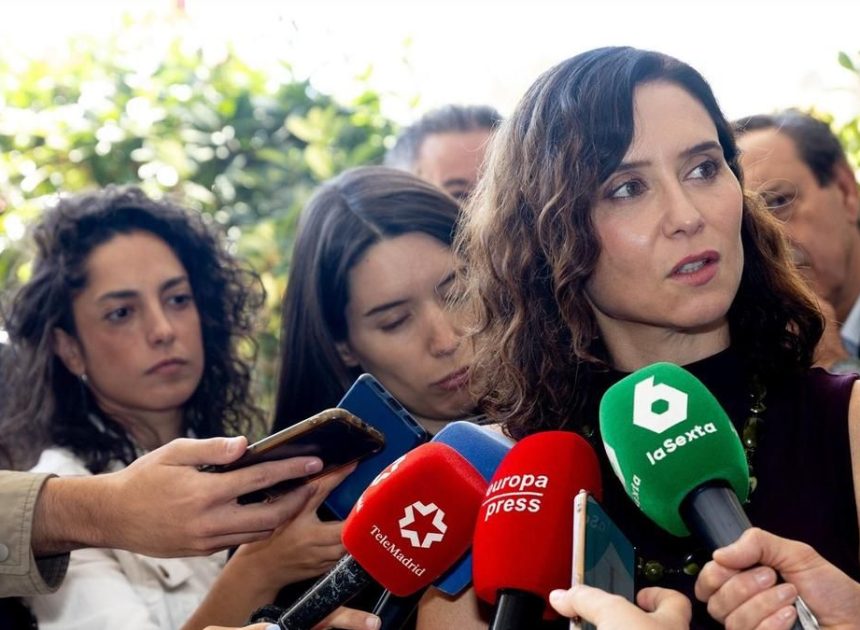 Ayuso afirma que «la Justicia sigue implacable» con Begoña Gómez tras cuestionar a la jueza que mandó al banquillo a su pareja