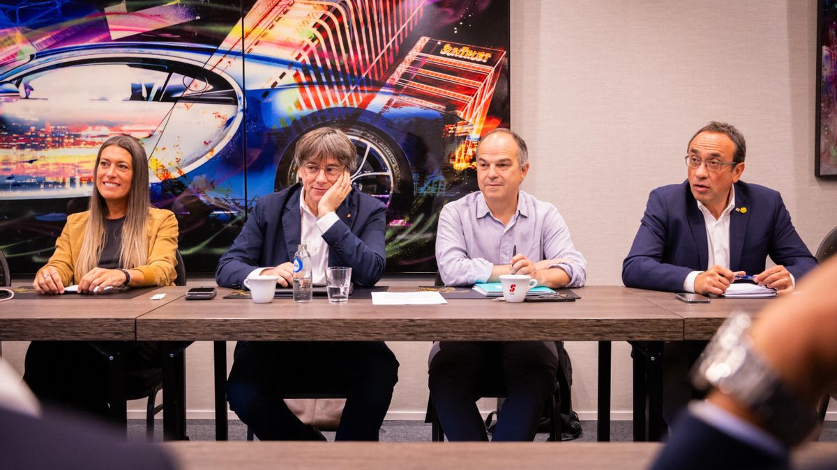 El PSOE pide en su cita con Puigdemont mantener su apoyo al Gobierno y garantiza cumplir con los acuerdos pendientes
