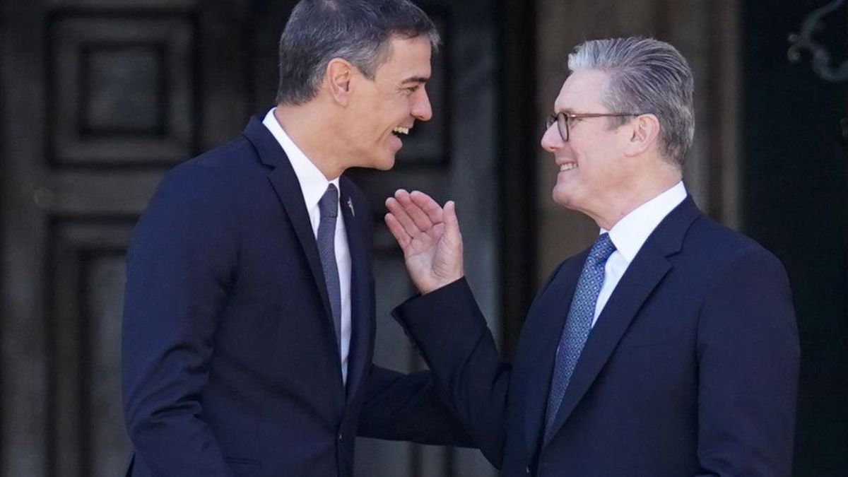 Sánchez busca en su aliado Starmer inversiones militares tras el acuerdo sobre Gibraltar