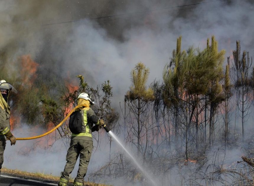Bomberos de Ourense denuncian que hacen 400 horas extra al año sin cobrar