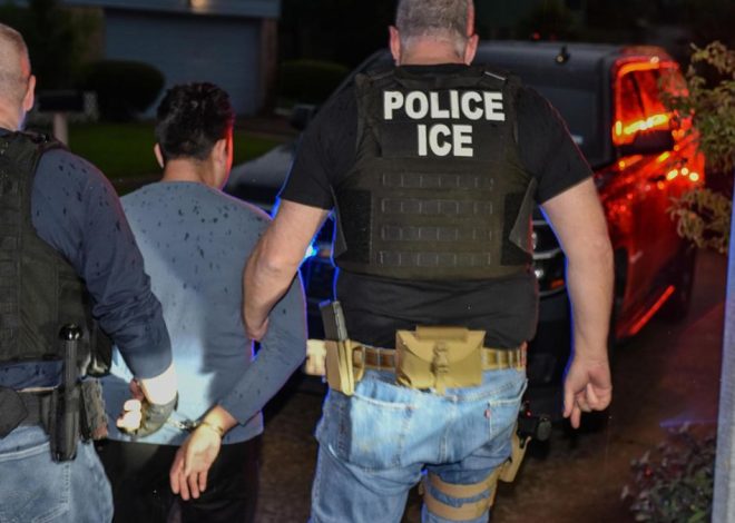 Al menos un muerto y dos heridos en un tiroteo en un centro de detención para migrantes en Dallas