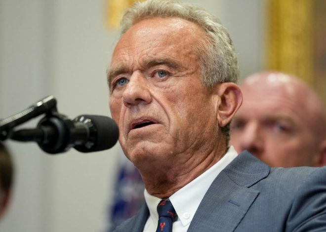 Los asesores de Robert Kennedy Jr. apuestan por dejar de recomendar la vacunación contra la COVID-19