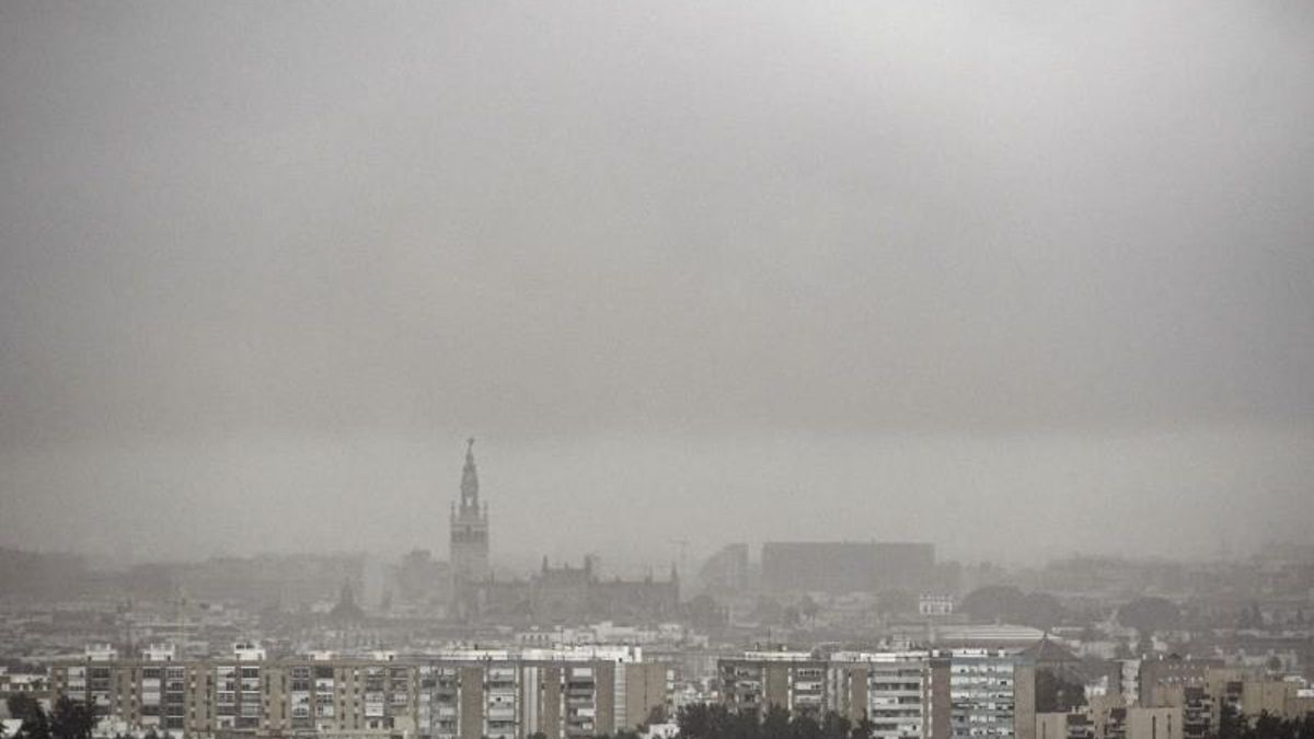 El paso de la borrasca Gabrielle deja un fin de semana de cielos nubosos y lluvias fuertes en Andalucía para el domingo