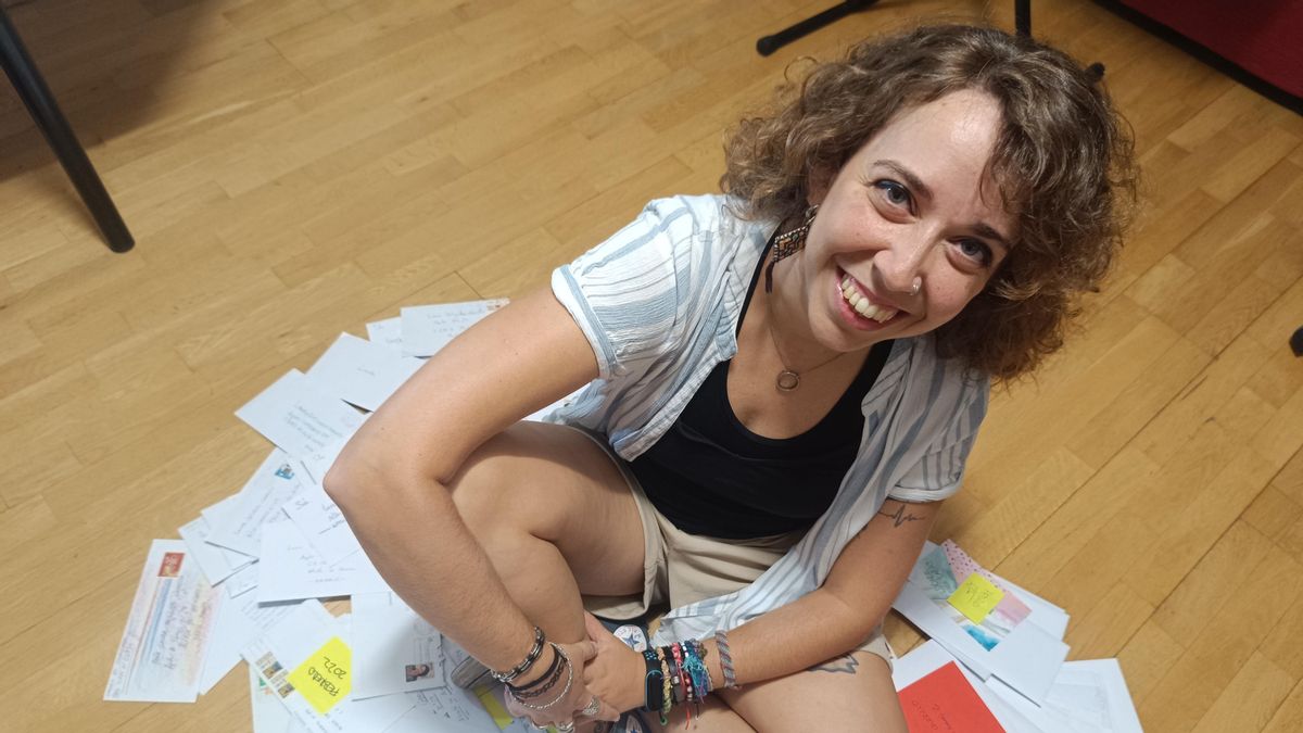 Laura Delgado, la jurista que se intercambia miles de cartas con los presos: “He aprendido a no juzgar”