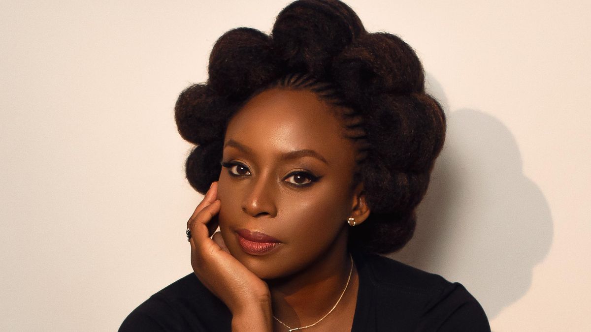 Chimamanda Ngozi Adichie: «A una mujer negra que muestra su rabia le pueden incluso impedir el acceso a un empleo»