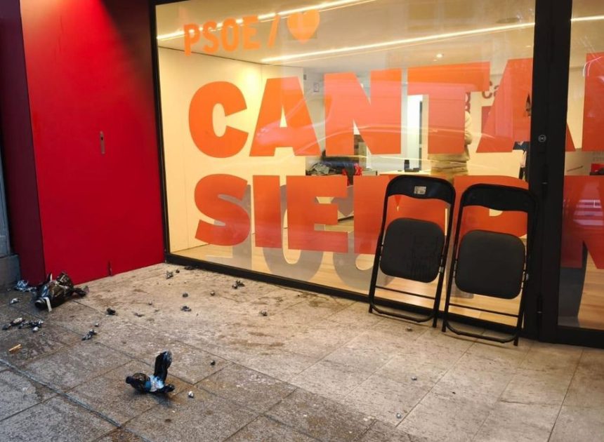 Las claves del ataque a la sede socialista en Cantabria: una nota de ‘PSOE=Satanás’, dos sospechosos libres y silencio judicial