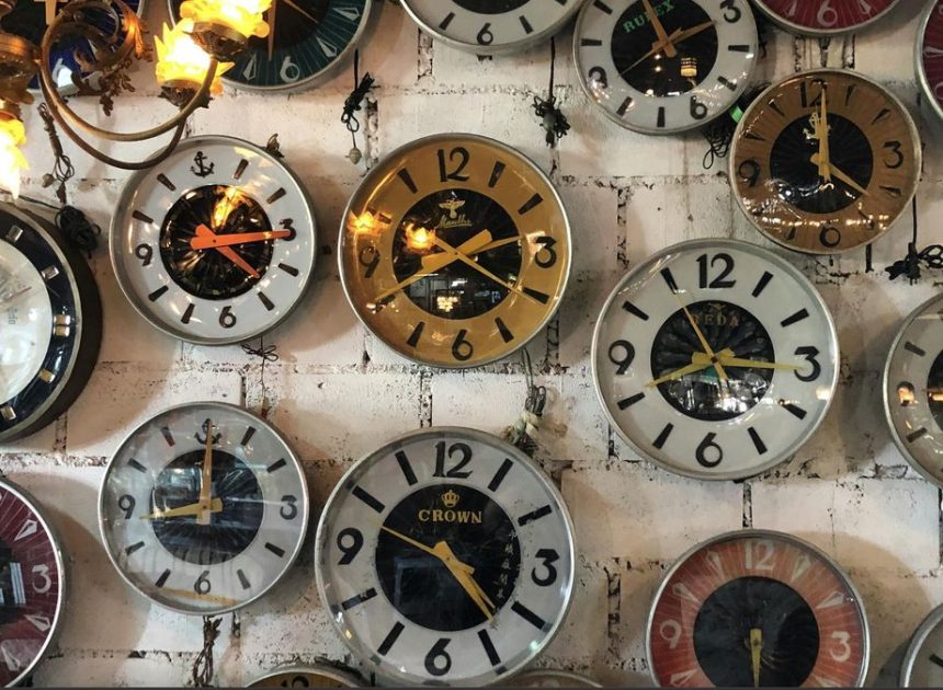 Un estudio revela que el cambio de hora contribuye a miles de infartos cerebrales y defiende dejar fijo el horario de invierno