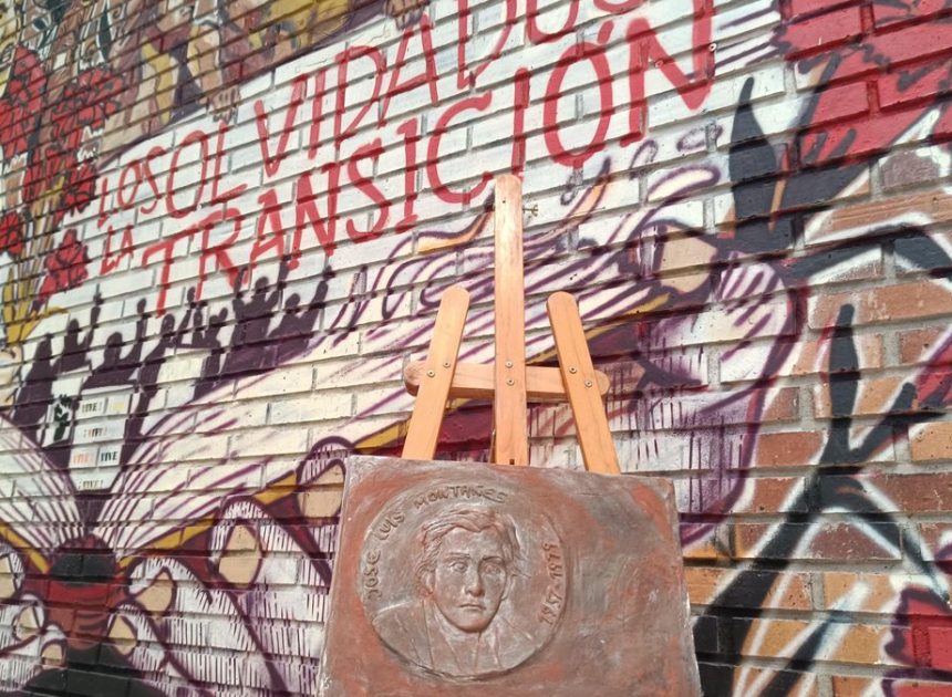 La Complutense instala una placa en homenaje a José Luis Montañés, alumno asesinado por la Policía en 1979