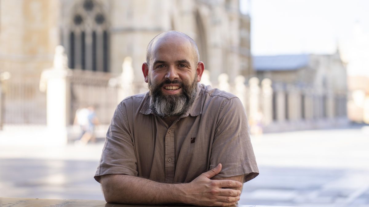 Pablo Batalla, escritor: «El deporte es más política que la propia política»