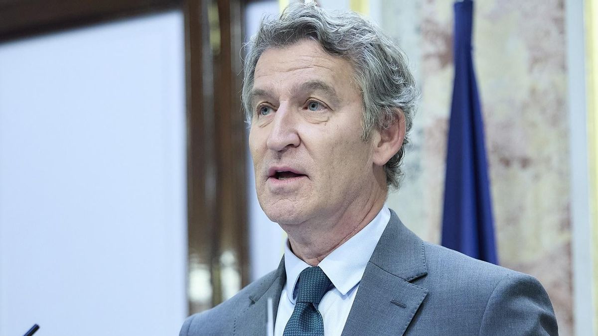 El PP insiste en su discurso contra la migración y el PSOE acusa a Feijóo de convertirse en «el número dos de Abascal»