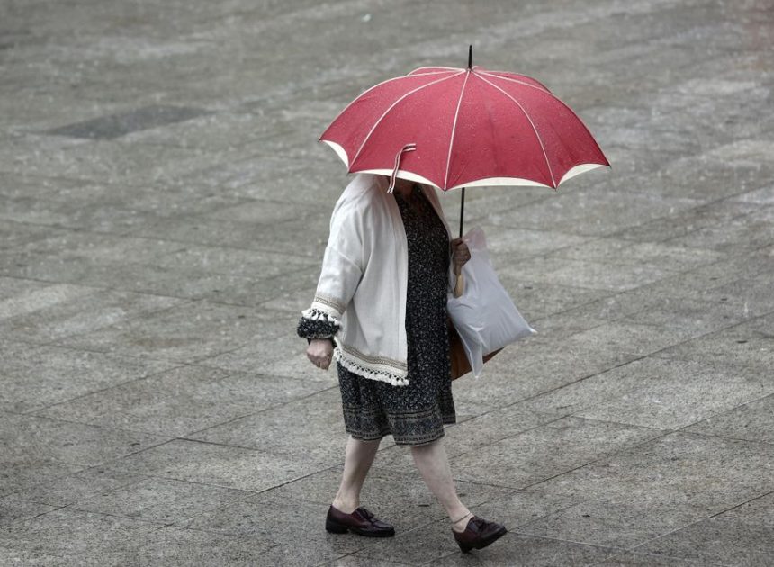 La Aemet prevé lluvias intensas y un nuevo bajón de temperaturas para el arranque de semana