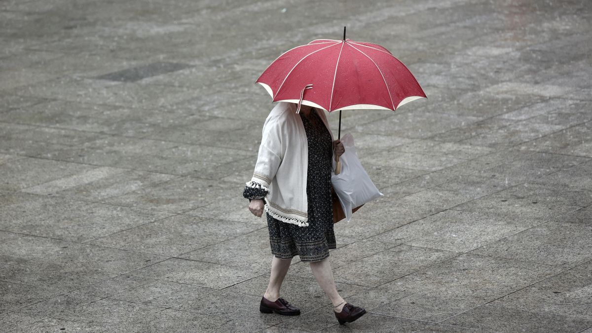 La Aemet prevé lluvias intensas y un nuevo bajón de temperaturas para el arranque de semana