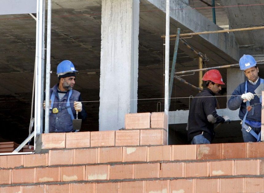 La vivienda se mantiene como principal problema y la calidad del empleo sube a la tercera posición, según el CIS