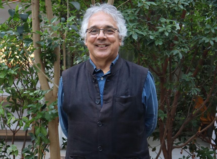 Agustín Pániker, ensayista: «El yoga y el mindfulness pierden potencial si se reducen a gimnasia o relajación»