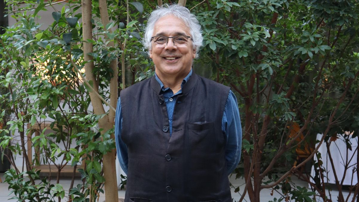 Agustín Pániker, ensayista: «El yoga y el mindfulness pierden potencial si se reducen a gimnasia o relajación»