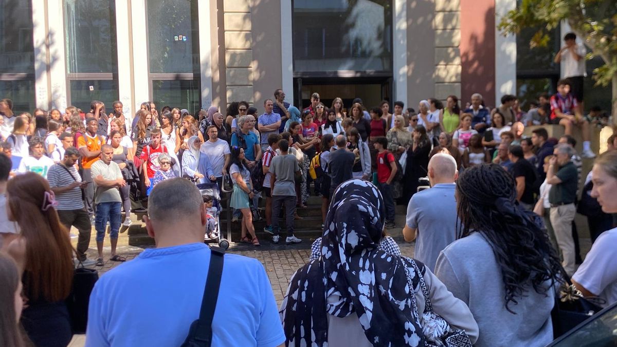 La encrucijada de Eman, expulsada por acudir a clase con velo: «Si me enfrento al instituto arriesgo mi futuro»