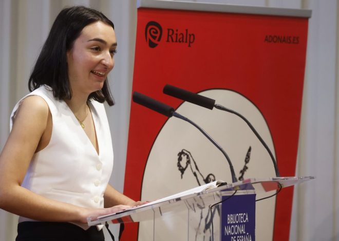 Elisa Fernández Guzmán, Premio Nacional de Poesía Joven 2025
