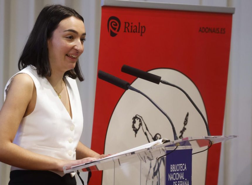 Elisa Fernández Guzmán, Premio Nacional de Poesía Joven 2025