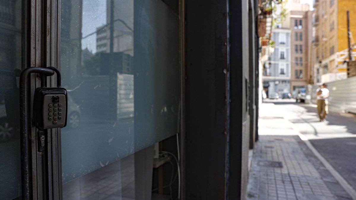Andalucía prepara un grupo de policías para localizar pisos turísticos ilegales en plena guerra de cifras con el Gobierno