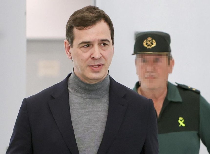 La Audiencia de Badajoz coloca al hermano de Pedro Sánchez al borde del banquillo por prevaricación y tráfico de influencias