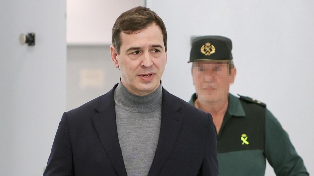 La Audiencia de Badajoz coloca al hermano de Pedro Sánchez al borde del banquillo por prevaricación y tráfico de influencias