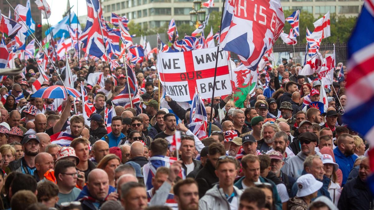 La extrema derecha británica reúne a más de 100.000 personas en una manifestación contra la inmigración en Londres