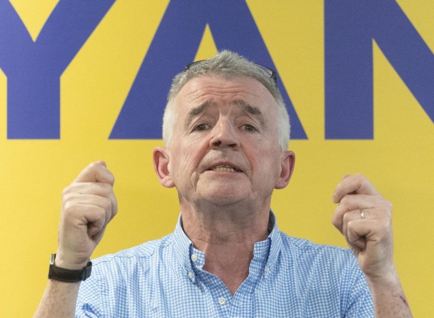Ryanair amenaza con recortar otro millón de plazas el próximo verano si Aena no baja las tasas