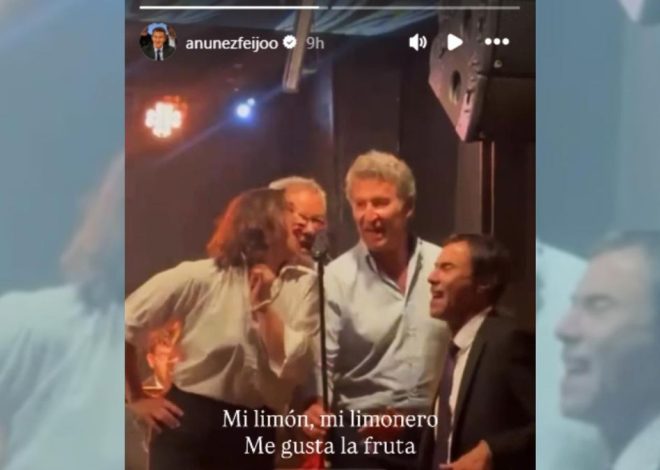 Feijóo se sube a un karaoke para cantar y hacer suyo el «me gusta a la fruta» contra Sánchez