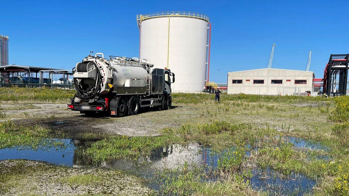 La Fiscalía denuncia un vertido de hasta 5.000 litros con hidrocarburos en el puerto de Bilbao