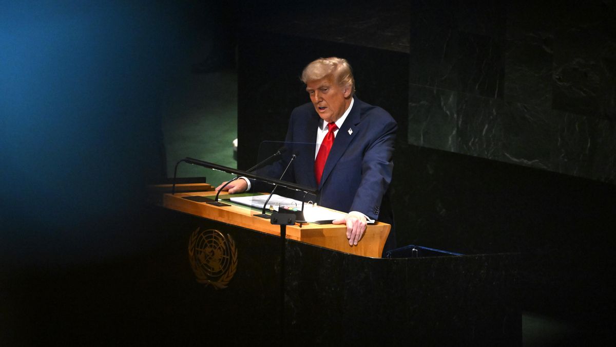Trump, un “superidiota” de libro