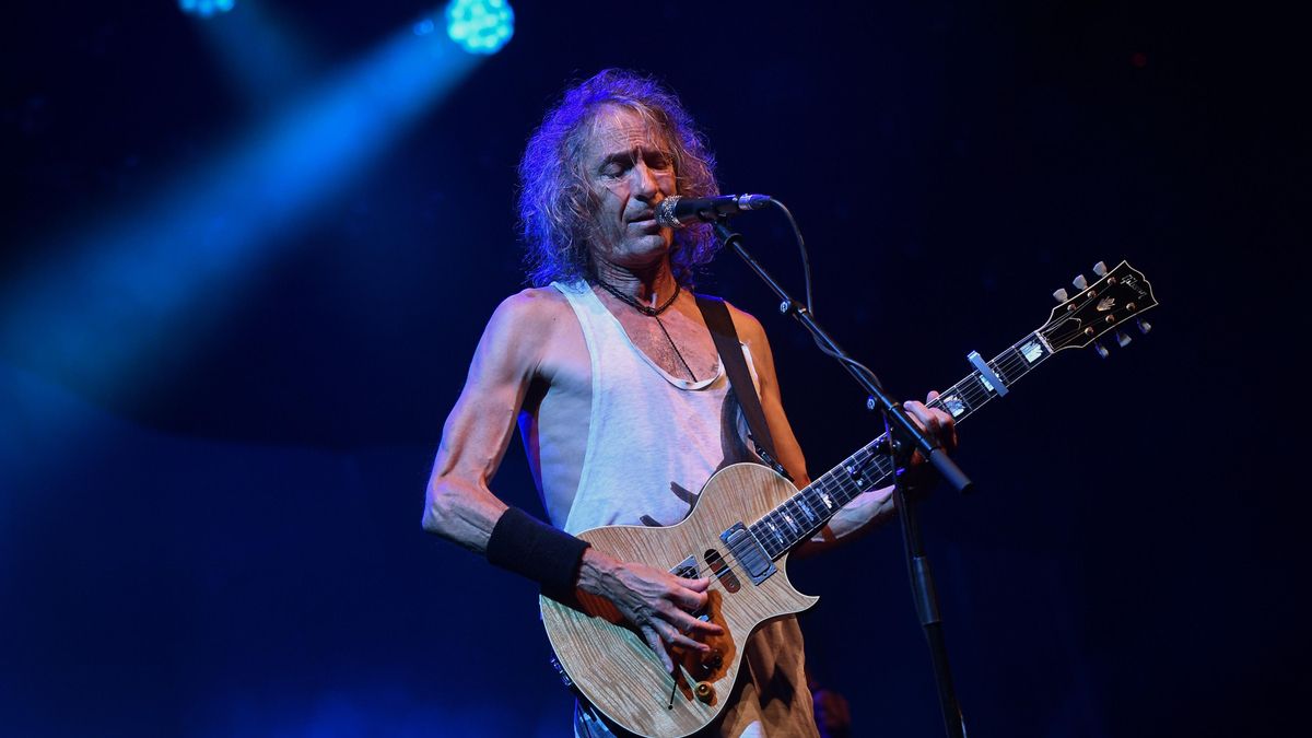 Plasencia da luz verde para nombrar a Robe Iniesta, líder de Extremoduro, como hijo predilecto