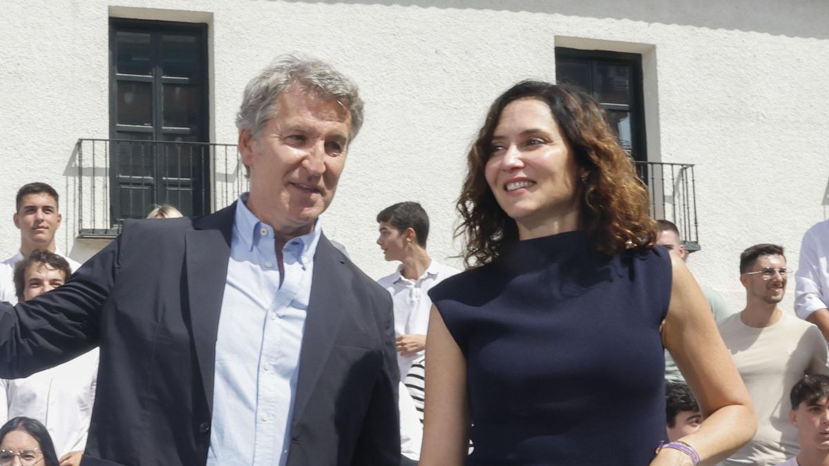 Ayuso carga contra «los que están con los narcos» para atacar a Sánchez en un acto junto a Feijóo