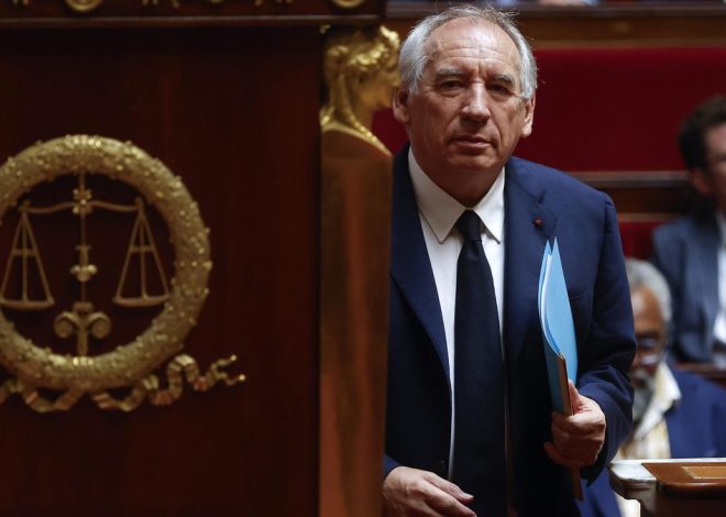 El Gobierno francés cae tras el fracaso del primer ministro Bayrou en la cuestión de confianza