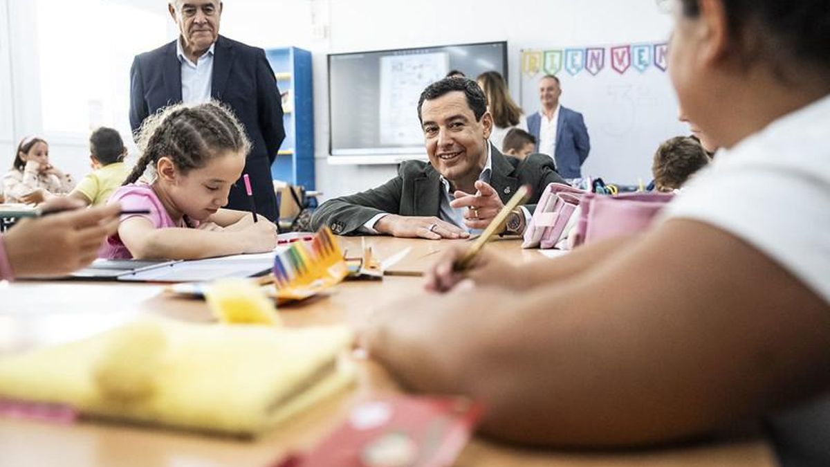 Andalucía ordena que las tutorías del profesorado con las familias de alumnos sean telemáticas «con carácter general»