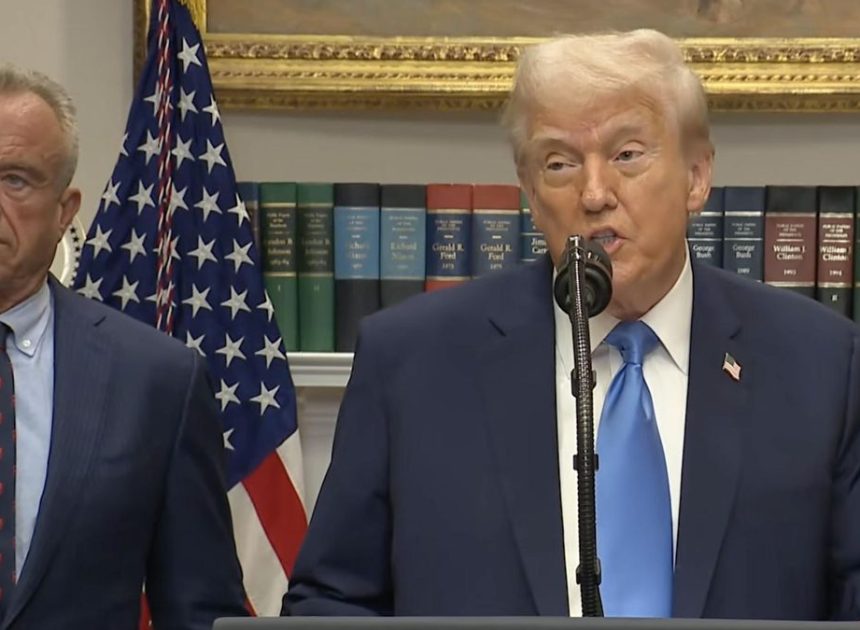 Trump culpa al uso de paracetamol en el embarazo de causar autismo en contra de las evidencias científicas y pide que no se tome