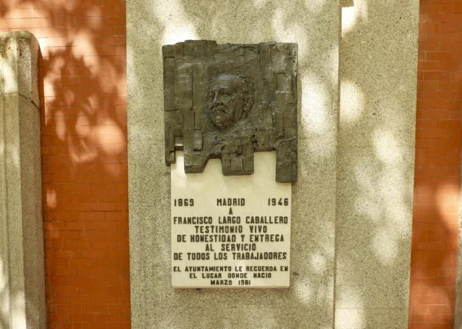 El Gobierno de Almeida repone sin avisar la placa de Largo Caballero que destruyó a martillazos