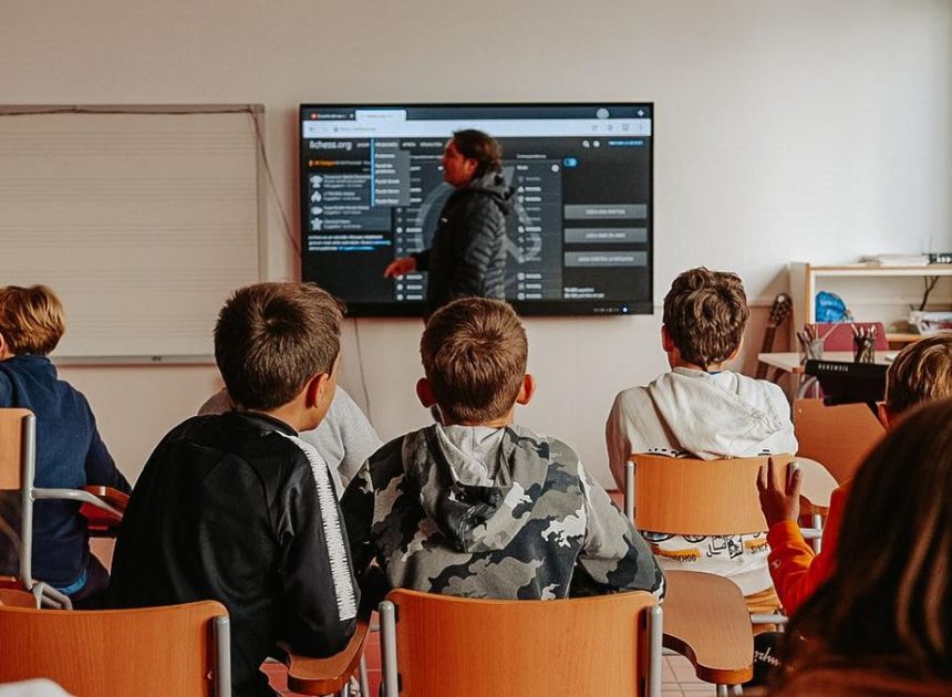 ¿Por qué la educación está atascada? Un estudio sugiere que el problema está más en la sociedad que en la escuela
