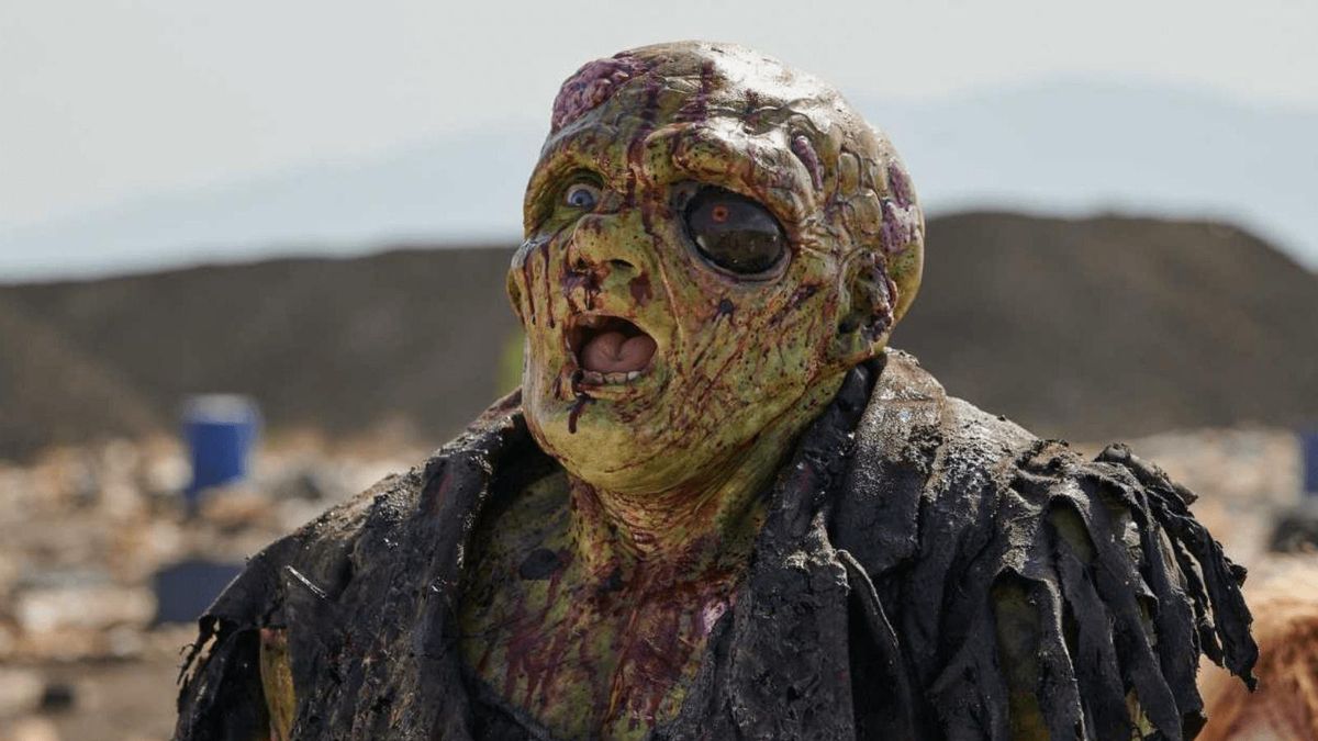 ‘El vengador tóxico’, Peter Dinklage protagoniza un fallido ‘remake’ que se aferra al ‘gore’ para buscar simpatía desesperadamente