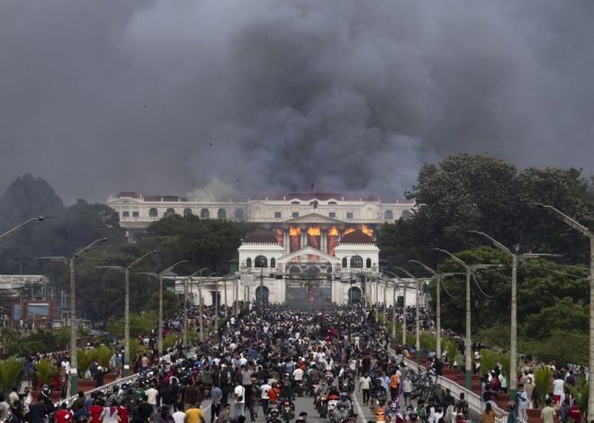 El primer ministro de Nepal dimite tras las protestas de la generación Z contra el veto a las redes sociales